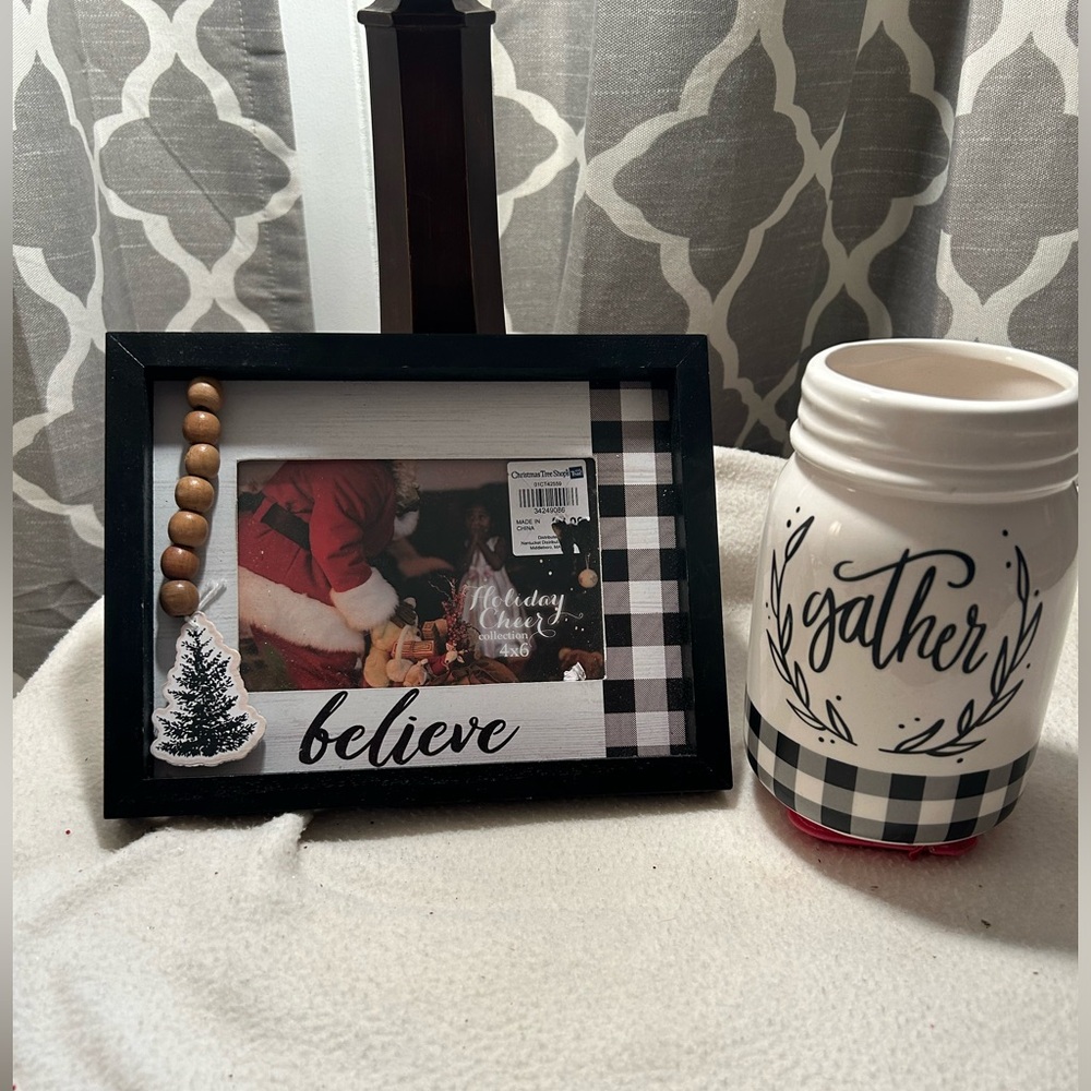 NWT Inspirational  BELIEVE Christmas picture frame & Mason Jar 🎄
